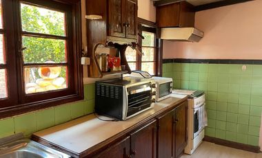 EXCELENTE CASA PARA 3 ESTUDIANTES  AMPLIO TERRENO COMPARTIDO