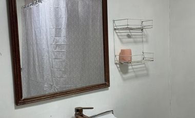 EXCELENTE CASA PARA 3 ESTUDIANTES  AMPLIO TERRENO COMPARTIDO