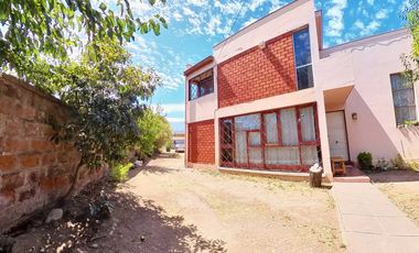 Casa en venta c/ estacionamiento en Plaza Vespucio