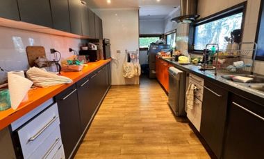 Casa en venta c/ estacionamiento en San Pedro de la Paz