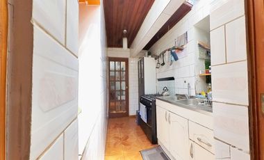 Casa en venta c/ estacionamiento en La Granja Sur