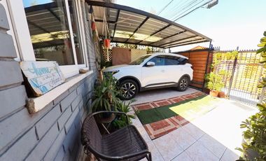 Casa en venta c/ estacionamiento en La Granja Sur