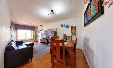 Casa en venta c/ estacionamiento en La Granja Sur