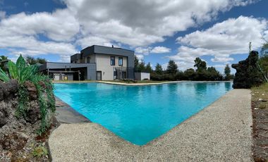 SE VENDE PARCELA CON CASA CERCA DE PUCON