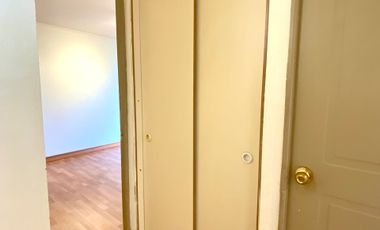 Arriendo Dpto. 2D amplios cocina semi integrada y terraza.