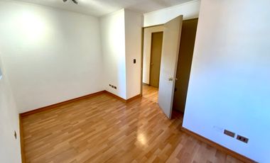 Arriendo Dpto. 2D amplios cocina semi integrada y terraza.