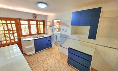 Se Arrienda sólida casa en Olmué