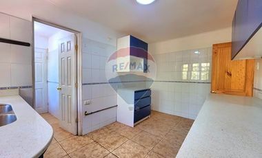 Se Arrienda sólida casa en Olmué