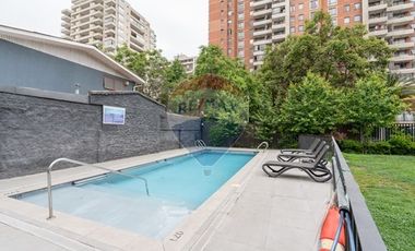 SEMI NUEVO - NO NECESITA REMODELACIONES!