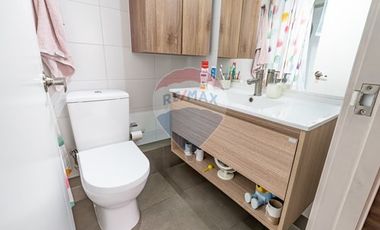 SEMI NUEVO - NO NECESITA REMODELACIONES!