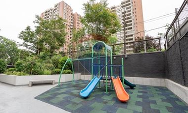 SEMI NUEVO - NO NECESITA REMODELACIONES!