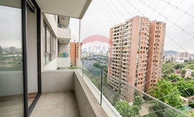 SEMI NUEVO - NO NECESITA REMODELACIONES!