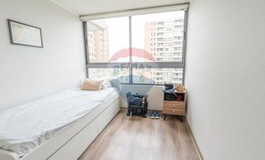 SEMI NUEVO - NO NECESITA REMODELACIONES!