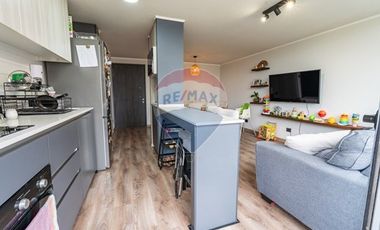 SEMI NUEVO - NO NECESITA REMODELACIONES!