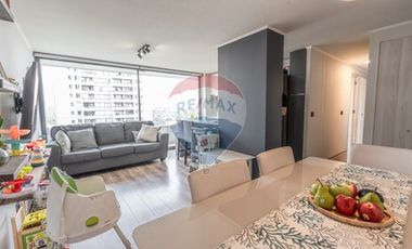 SEMI NUEVO - NO NECESITA REMODELACIONES!