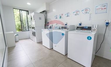 SEMI NUEVO - NO NECESITA REMODELACIONES!