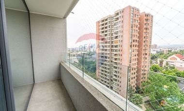 SEMI NUEVO - NO NECESITA REMODELACIONES!