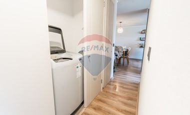 SEMI NUEVO - NO NECESITA REMODELACIONES!