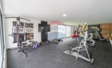 SEMI NUEVO - NO NECESITA REMODELACIONES!