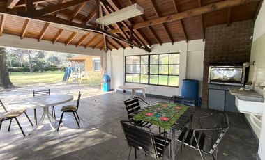 Casa Quinta de 6 ambientes en Tigre, gran parque, con pileta.