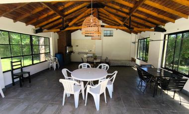 Casa Quinta de 6 ambientes en Tigre, gran parque, con pileta.