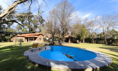 Casa Quinta de 6 ambientes en Tigre, gran parque, con pileta.