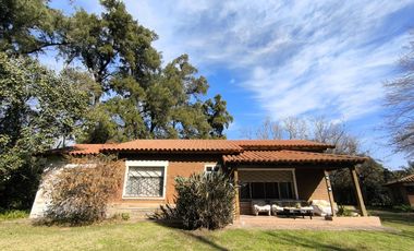 Casa Quinta de 6 ambientes en Tigre, gran parque, con pileta.