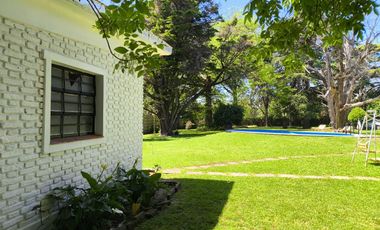 Casa Quinta de 6 ambientes en Tigre, gran parque, con pileta.