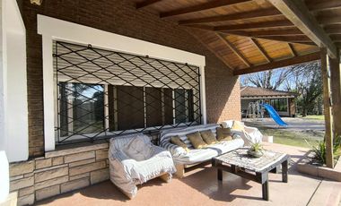 Casa Quinta de 6 ambientes en Tigre, gran parque, con pileta.