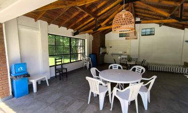 Casa Quinta de 6 ambientes en Tigre, gran parque, con pileta.