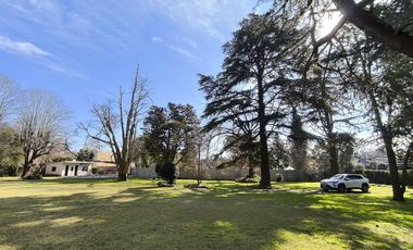 Casa Quinta de 6 ambientes en Tigre, gran parque, con pileta.