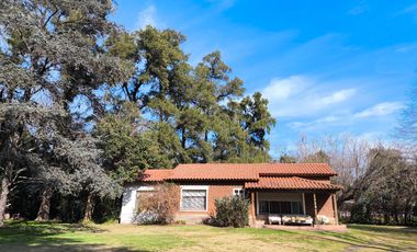 Casa Quinta de 6 ambientes en Tigre, gran parque, con pileta.