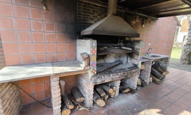 Casa Quinta de 6 ambientes en Tigre, gran parque, con pileta.