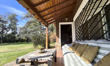 Casa Quinta de 6 ambientes en Tigre, gran parque, con pileta.