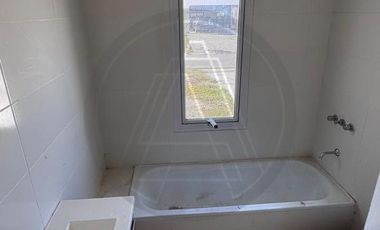 Casa 4 ambientes con galeria cubierta en alquiler - Barrio San Simón - Canning