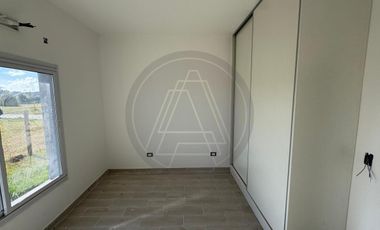 Casa 4 ambientes con galeria cubierta en alquiler - Barrio San Simón - Canning