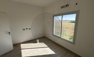 Casa 4 ambientes con galeria cubierta en alquiler - Barrio San Simón - Canning