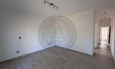 Casa 4 ambientes con galeria cubierta en alquiler - Barrio San Simón - Canning