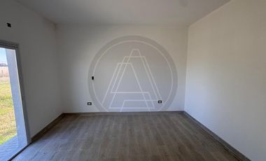 Casa 4 ambientes con galeria cubierta en alquiler - Barrio San Simón - Canning