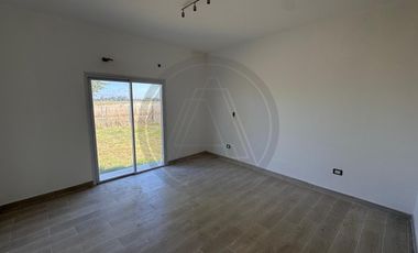 Casa 4 ambientes con galeria cubierta en alquiler - Barrio San Simón - Canning