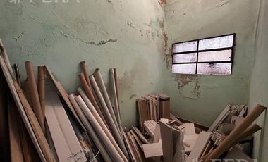 Venta de Local con cochera en Villa Dominico