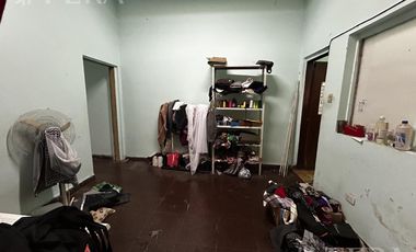 Venta de Local con cochera en Villa Dominico