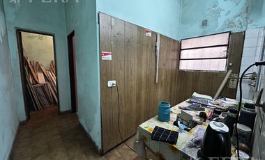 Venta de Local con cochera en Villa Dominico