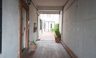 OLIVOS.  Local Comercial y Vivienda  con Entradas Independientes  .