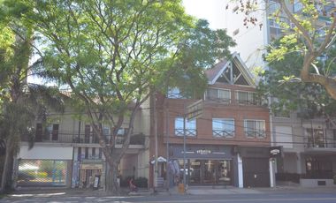 OLIVOS.  Local Comercial y Vivienda  con Entradas Independientes  .