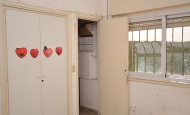 OLIVOS.  Local Comercial y Vivienda  con Entradas Independientes  .