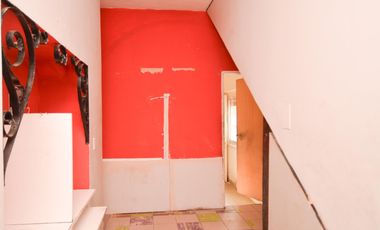 OLIVOS.  Local Comercial y Vivienda  con Entradas Independientes  .