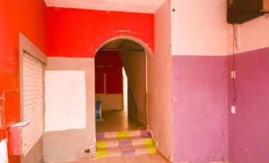 OLIVOS.  Local Comercial y Vivienda  con Entradas Independientes  .