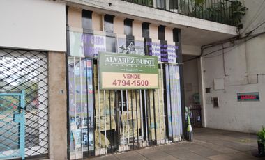 OLIVOS.  Local Comercial y Vivienda  con Entradas Independientes  .