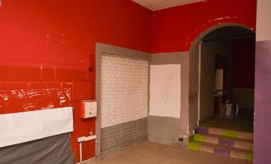 OLIVOS.  Local Comercial y Vivienda  con Entradas Independientes  .